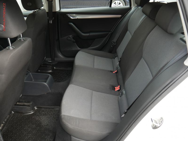 Škoda Octavia (2015) 1.6 TDi, ČR, Active, AC - fotka 10 z 14