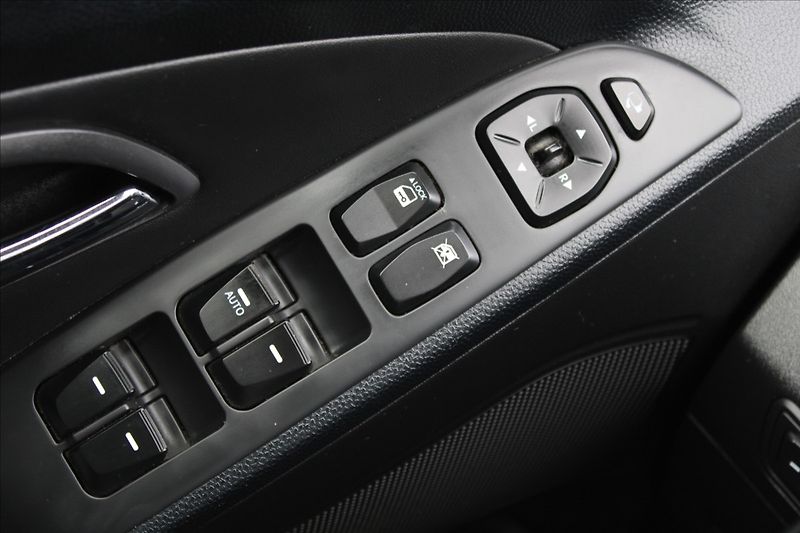 Hyundai ix35 1,6 i  ČR,TAŽNÉ,TRIKOLOR PLUS - fotka 19 z 27