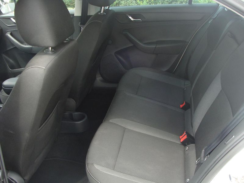 Škoda Rapid 1.2 TSi Ambiente, koupeno v ČR - fotka 15 z 22