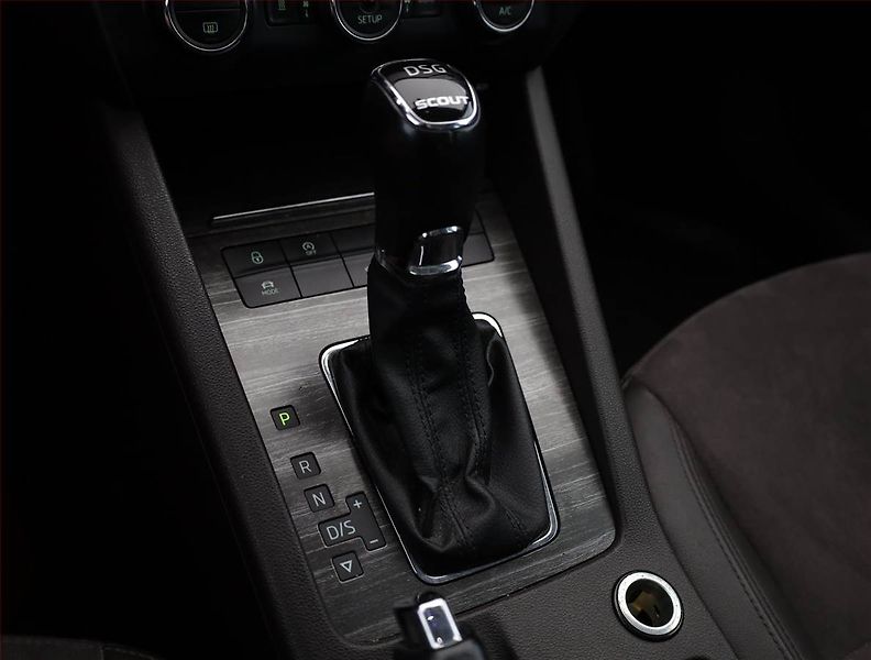 Škoda Octavia (2014) Scout 2.0 TDI, 4X4, Automat - fotka 11 z 21