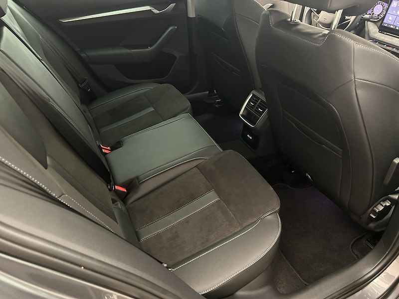 Škoda Octavia 2.0 TDI Top selection - fotka 23 z 25
