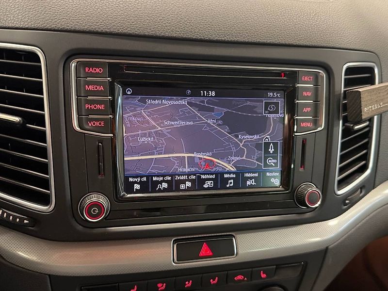Volkswagen Sharan (2018) 2.0 TDI 7DSG 4MOTION Highline - fotka 13 z 27