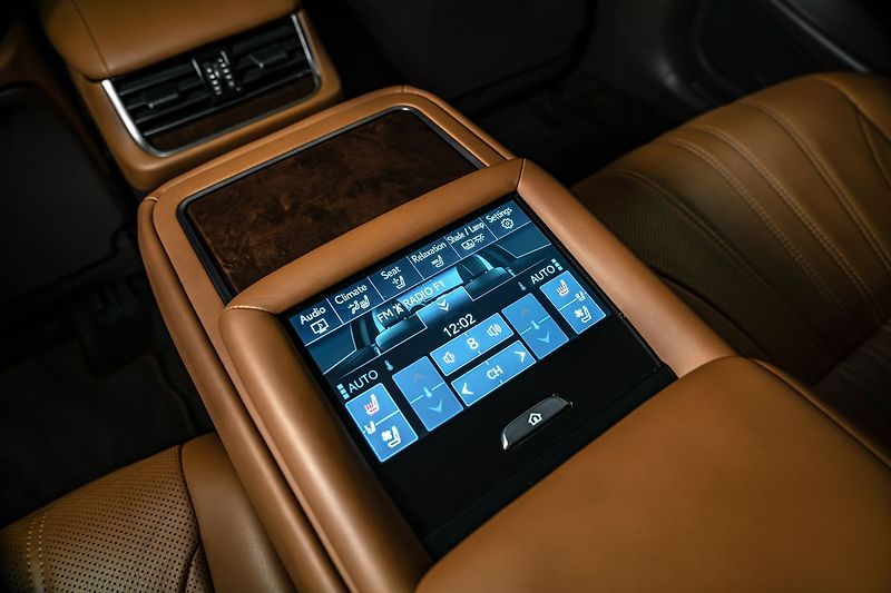 Lexus LS 500 LUXURY H AWD - fotka 20 z 28