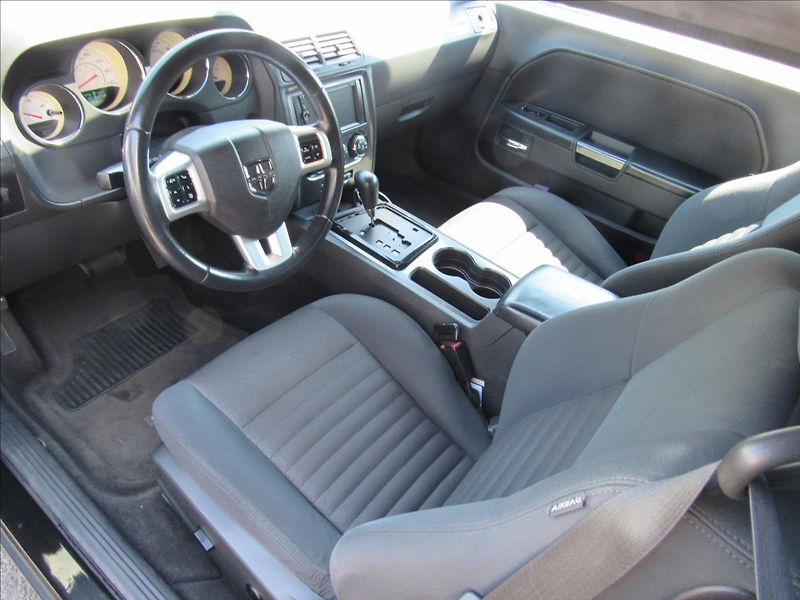 Dodge Challenger 3,6 L VVT 227kW - fotka 9 z 30