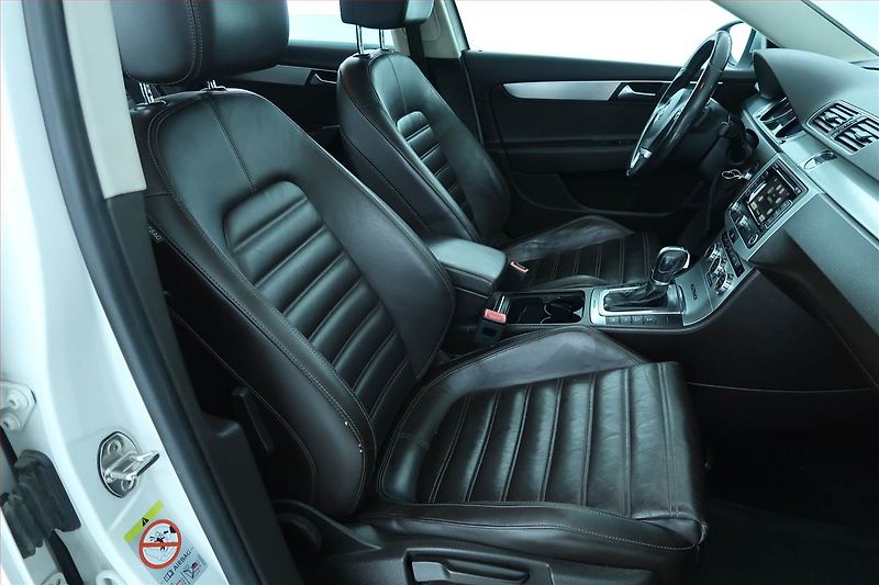 Volkswagen Passat (2013) 2.0 TDI, 4X4, Automat, Navi - fotka 9 z 26