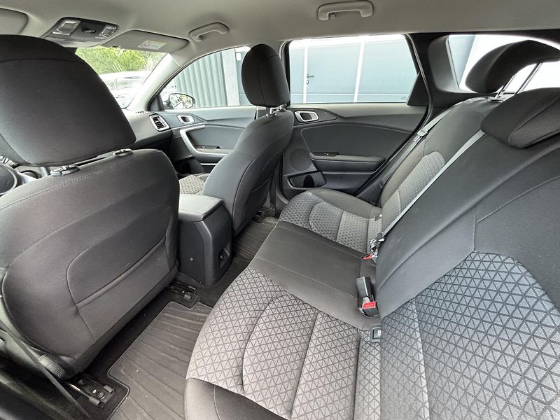 Kia Ceed (2023) SW Spin 1.5 T-GDI (118 kW) - fotka 24 z 25