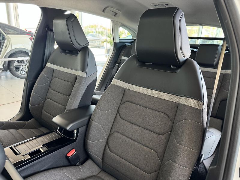 Citroën C4 1,2PT 130*AT8*Full LED*Kamera - fotka 15 z 36