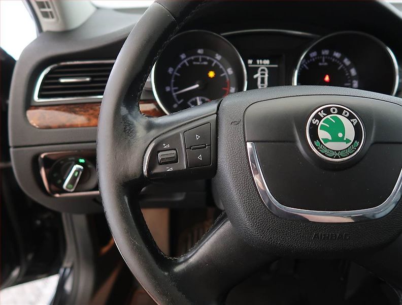 Škoda Superb (2011) Elegance 1.4 TSI, Navi, Xenony - fotka 16 z 23