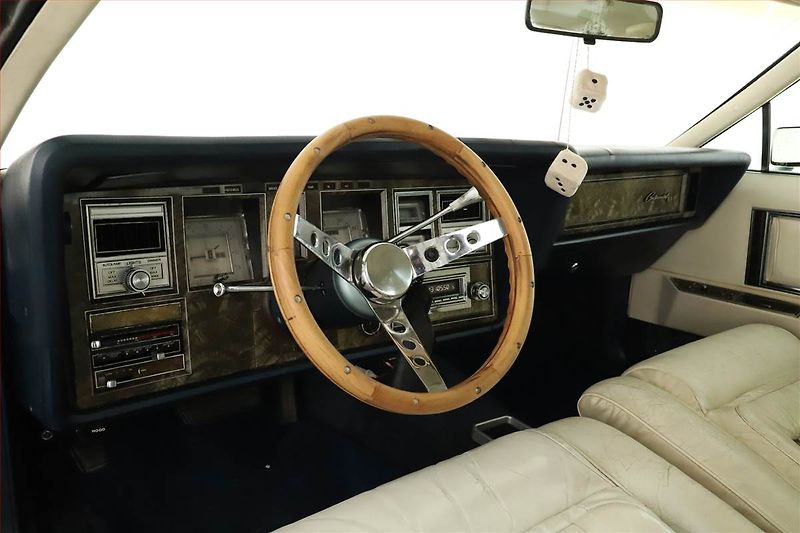 Lincoln Continental (1978) 4.6 V8, Automat - fotka 11 z 13