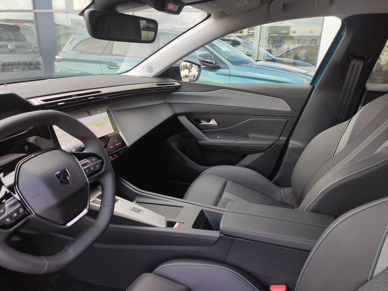 Peugeot 408 (2026) ALLURE Hybrid 145k  4 kamery - fotka 13 z 28