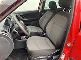 Škoda Fabia (2011) 1.2 TSI, ČR, Ambiente, AC - náhled 9