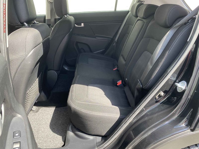 Kia Sportage (2015) 1.6 GDi, AC, výhřev sed - fotka 10 z 14