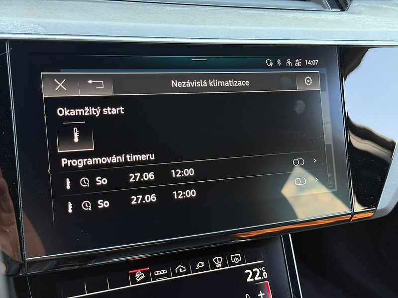 Audi e-tron 55 300kW NightV B&O HUD Tažné - fotka 13 z 18