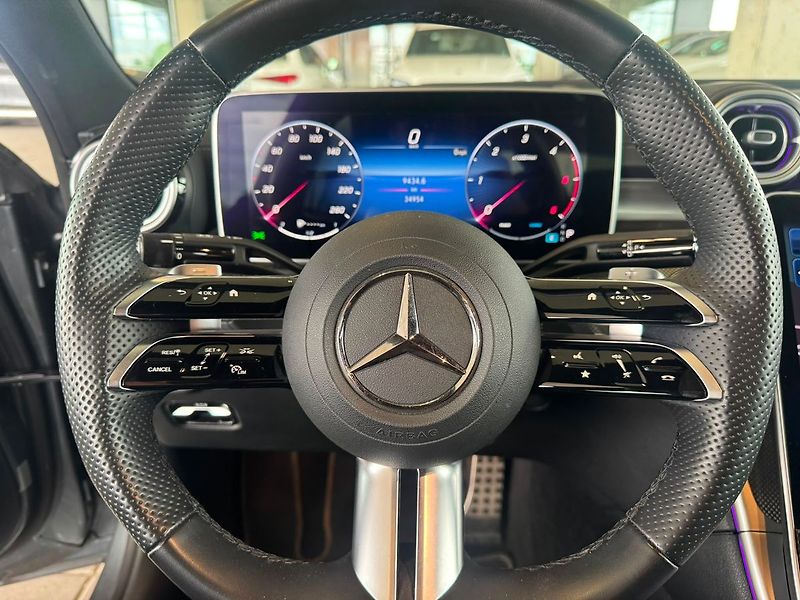 Mercedes-Benz Třídy C 220d AMG Premium Plus - fotka 14 z 21