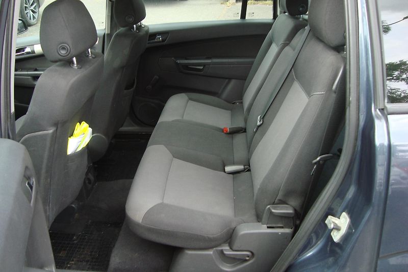 Opel Zafira (2008) 1.9 CDTi,7-M,2.Maj.S.Kn.STK 28 - fotka 24 z 50