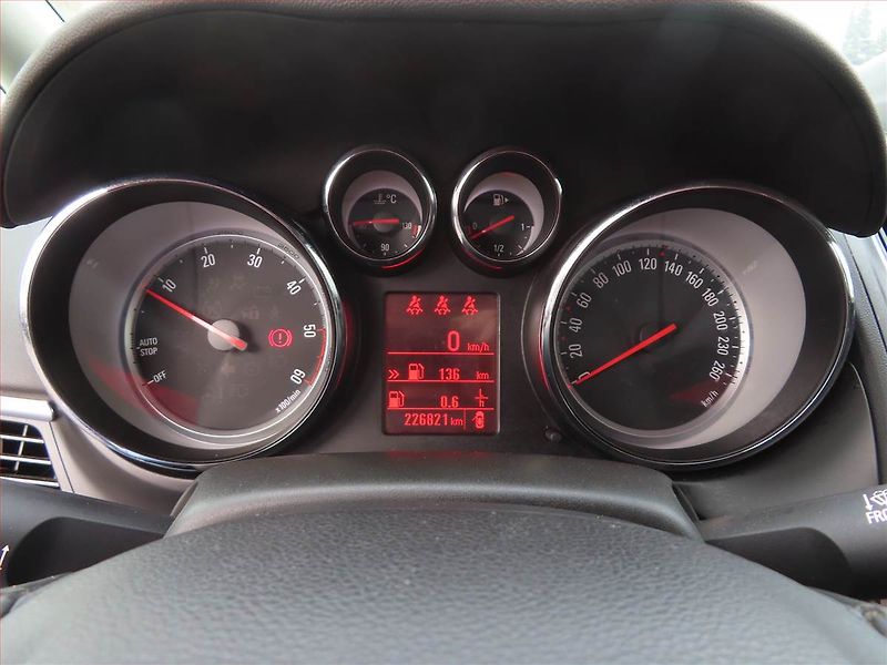 Opel Zafira (2015) 1.6 CDTI, Serv.kniha, Navi - fotka 11 z 18