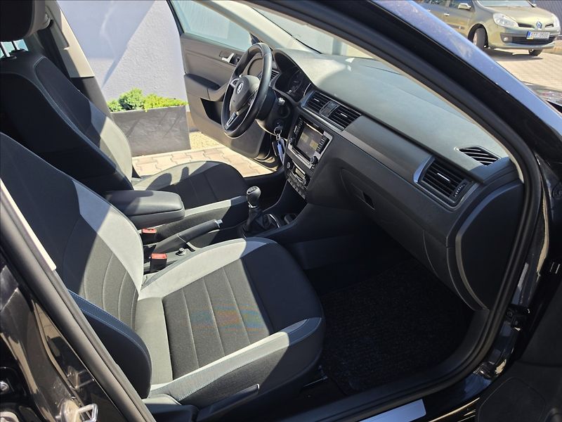 Škoda Rapid 1,2 TSi 81KW Joy TEMPOMAT ALU - fotka 31 z 48