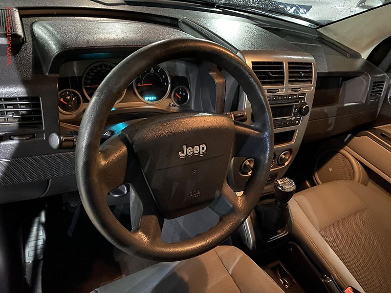 Jeep Compass (2007) 2.0CRDi 4x4, 1.maj, AC - fotka 12 z 15