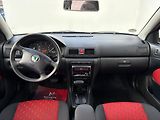 Škoda Octavia 2.0i, 85kW Automat, Klima - náhled 4