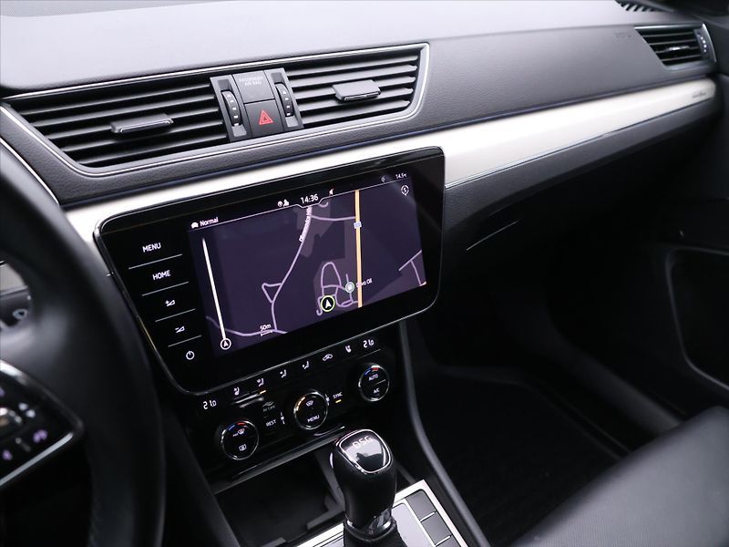 Škoda Superb 2,0 TDI DSG CZ L&K 1.Maj DPH - fotka 19 z 33