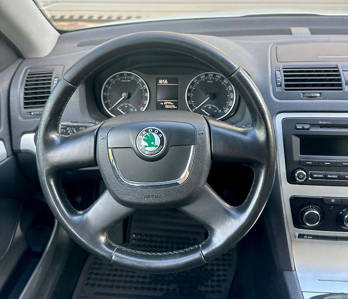 Škoda Octavia (2011) 1.6 TDI 2011 77KW AMBITION CZ - fotka 9 z 19