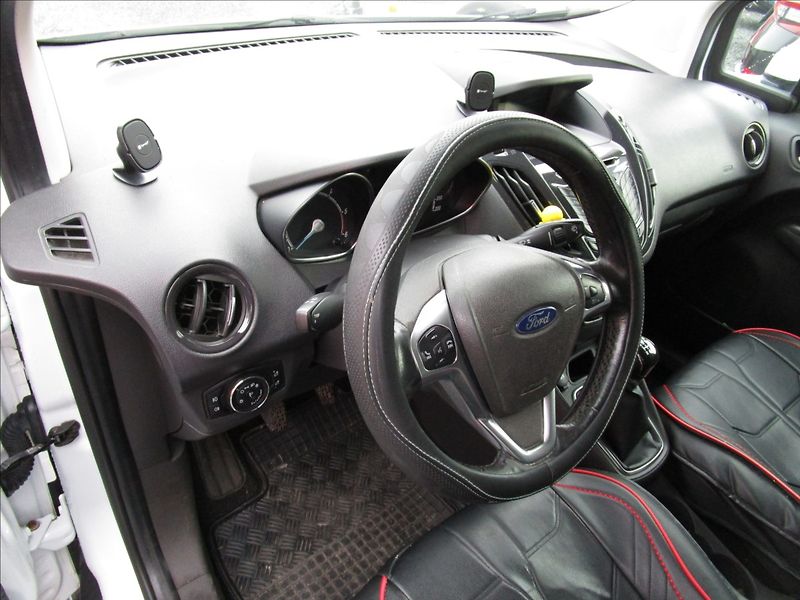 Ford Tourneo Courier 1.5TDCi Titanium, 2. maj. - fotka 10 z 40