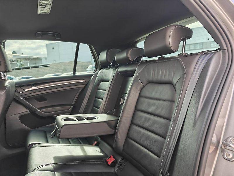 Volkswagen Golf R  4M 2,0TSi - fotka 8 z 24