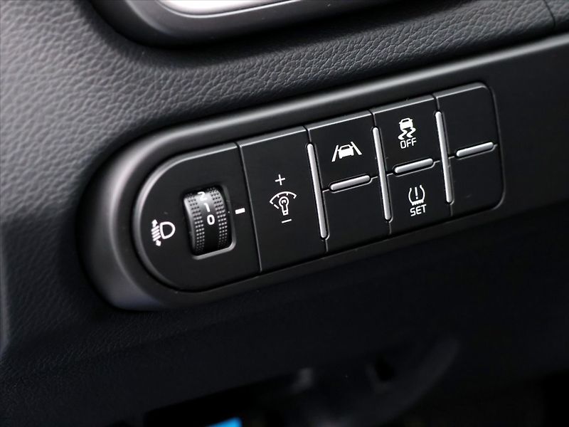 Kia Ceed 1,5 118 kW T-GDI CZ Zaruka LED - fotka 15 z 32