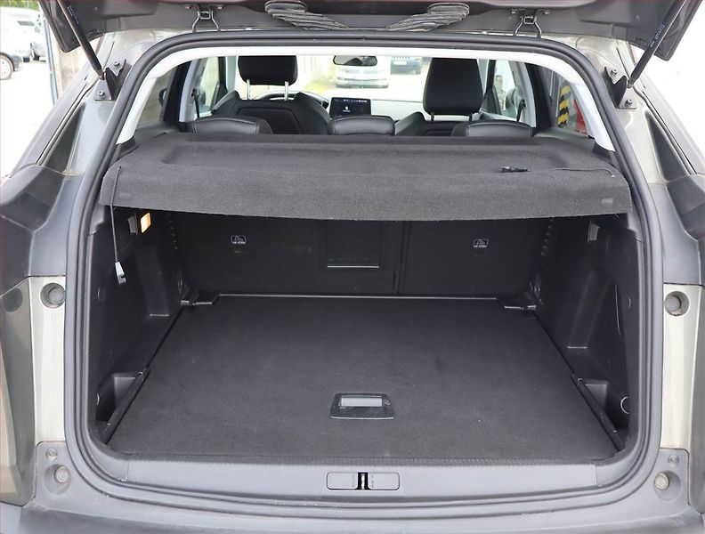 Peugeot 3008 (2019) Allure 1.2 PureTech - fotka 13 z 16
