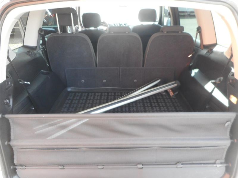 Ford S-MAX 2,2 TDCi Titanium - fotka 22 z 26