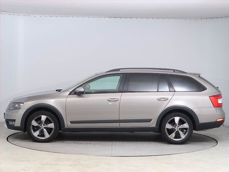 Škoda Octavia (2015) Scout 2.0 TDI, 4X4, Automat - fotka 3 z 14