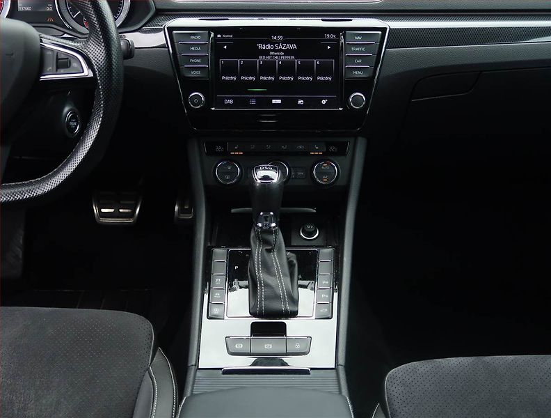 Škoda Superb (2017) Sportline 2.0 TSI, Automat - fotka 12 z 23