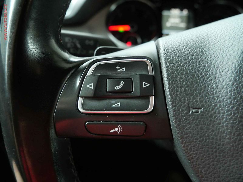 Volkswagen Passat (2013) 2.0 TDi 4x4, ČR, AT, xenon - fotka 16 z 21