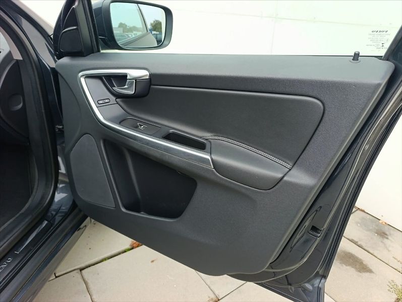Volvo XC60 2,4 D4 REZERVACE Automat.4x4,N - fotka 25 z 32