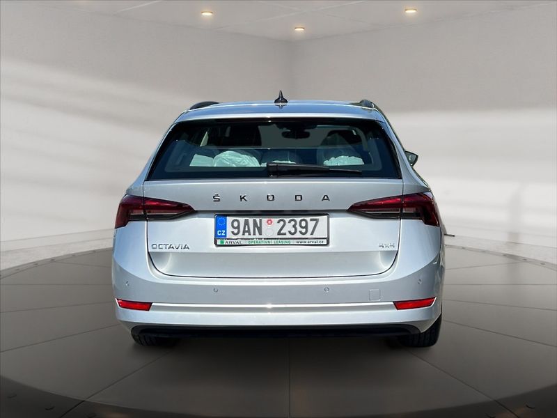 Škoda Octavia 2,0 TDI Ambition 4x4 DSG - fotka 5 z 11
