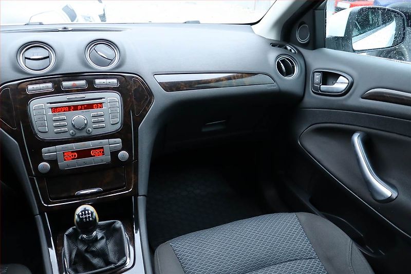 Ford Mondeo (2009) 1.8 TDCi, servisované - fotka 8 z 19