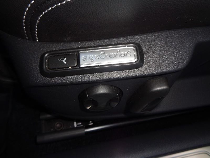 Volkswagen Passat 2.0 TDI DSG Elegance 110 kW - fotka 21 z 30