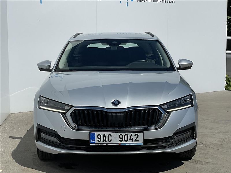 Škoda Octavia 2,0 TDI Combi Ambition Plus - fotka 21 z 22