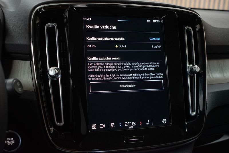 Volvo XC40 B4 AWD KAMERY360*HARMAN*ČR 1.M - fotka 29 z 42