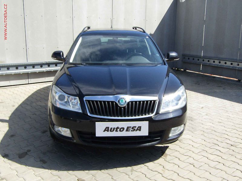 Škoda Octavia (2013) 2.0 TDi, AC, park.čidla - fotka 2 z 19