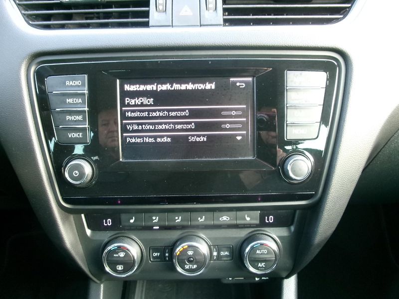 Škoda Octavia (2014) 1,2TSI NAVI DSG AC BT VÝHŘEV - fotka 30 z 34