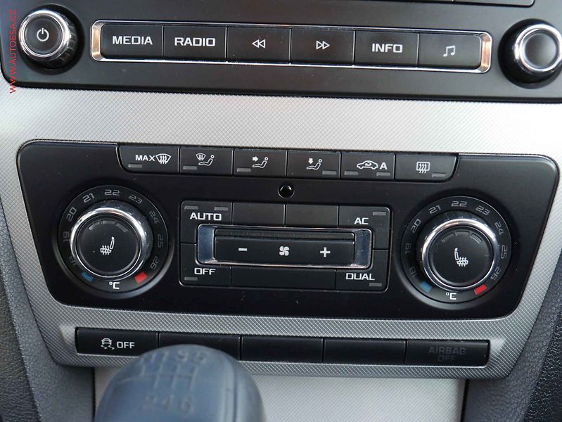 Škoda Octavia (2011) 2.0TDi, ČR, Elegance - fotka 14 z 20
