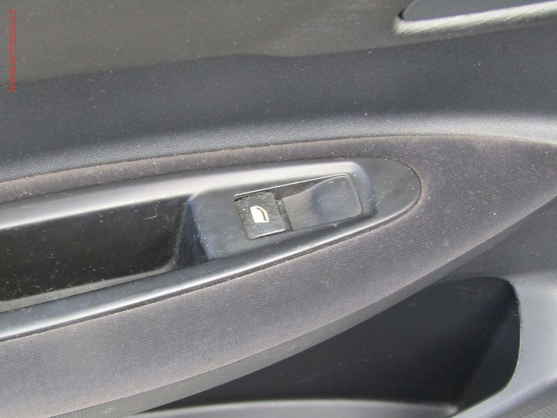 Citroën C4 (2006) 1.6 HDi, Klima - fotka 12 z 17