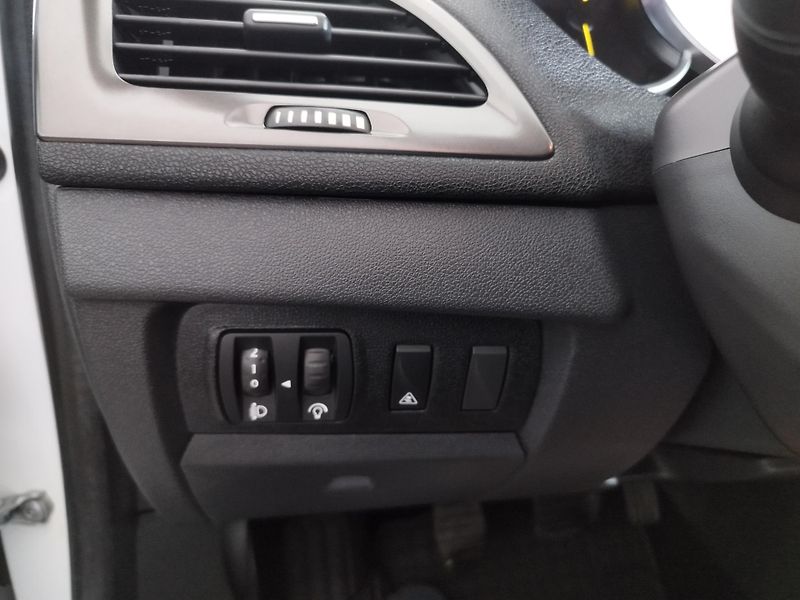 Renault Mégane (2015) 1,6i 81KW klima najeto 99000 - fotka 24 z 29