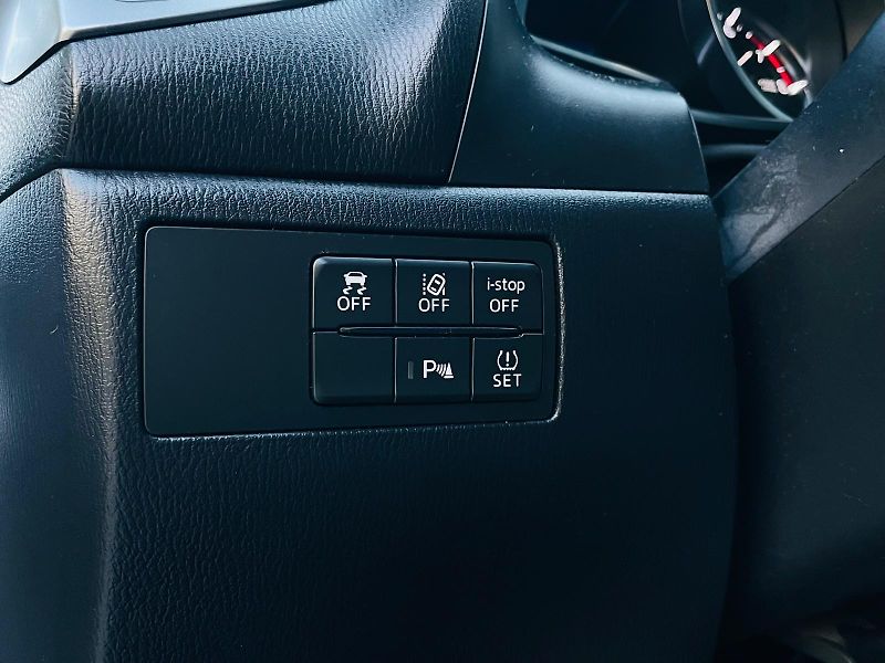Mazda 3 2.0i AUTOMAT LED KAMERA VÝHŘEV - fotka 41 z 48