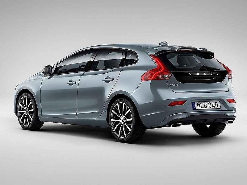 Volvo V40.