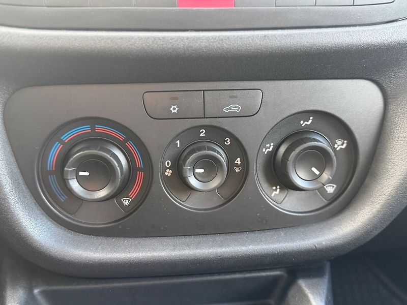 Fiat Dobló 1.6MJT 77kW*CZ*DPH*TOP SERVIS - fotka 15 z 22