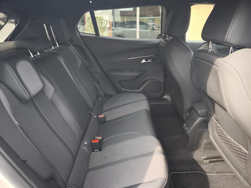 Peugeot 2008 2020 ČR GT Line 1.2 PT 96kW  - fotka 22 z 40