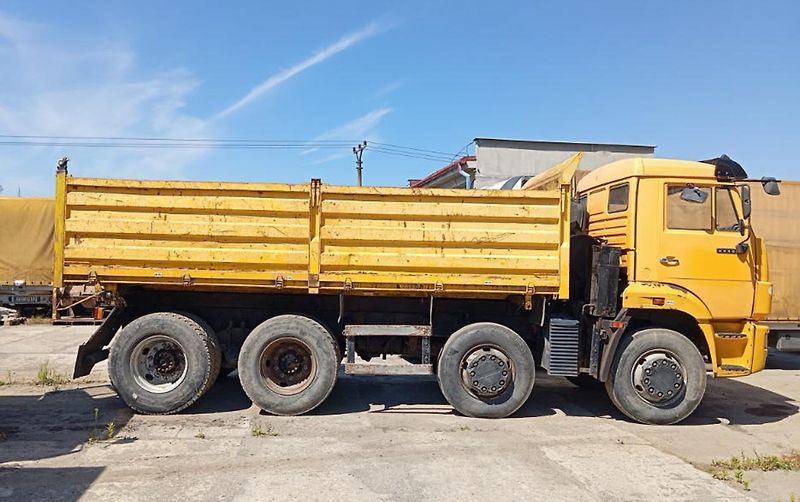 Kamaz (2011) 17m3, 8x4 sklápěč S3 - fotka 3 z 10