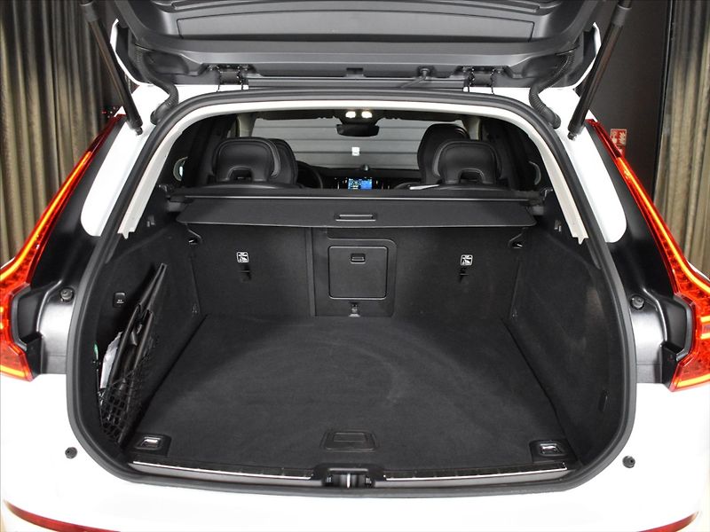 Volvo XC60 2,0 T8 AWD Ultra B&W,Panorama - fotka 11 z 29